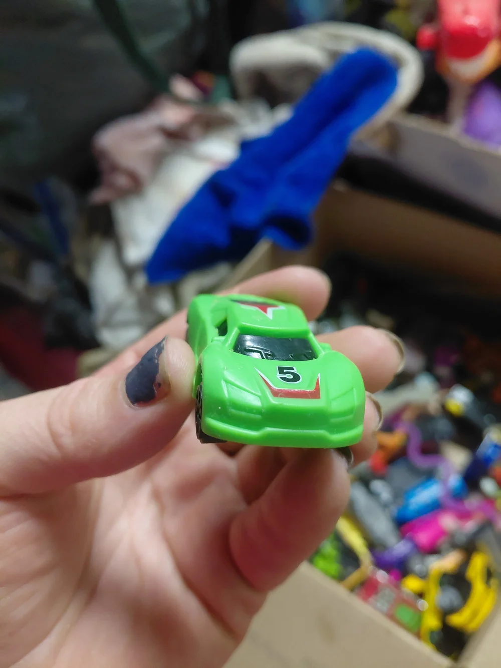 generic, unbranded pull-back toy car,